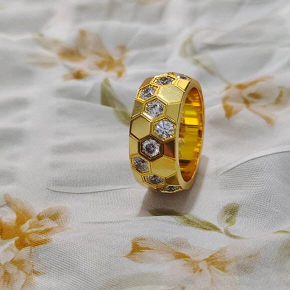 Chaumet 18K Gold Honeycomb Womens Ring - Picture 10 of 11